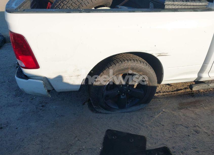 Photo 17 of 2018 Ram 1500 EXPRESS QUAD CAB 4X2 6'4 BOX (VIN 1C6RR6FT1JS244870)