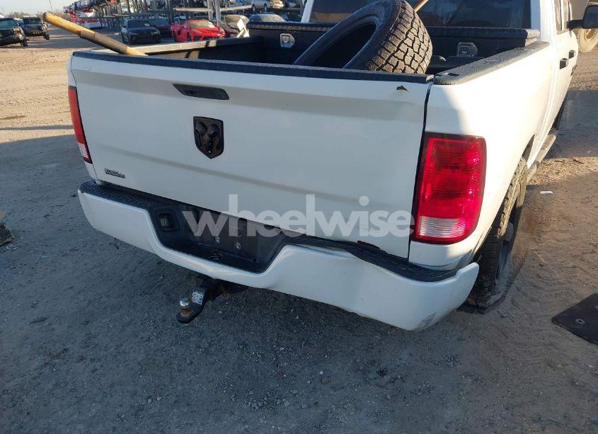 Photo 18 of 2018 Ram 1500 EXPRESS QUAD CAB 4X2 6'4 BOX (VIN 1C6RR6FT1JS244870)