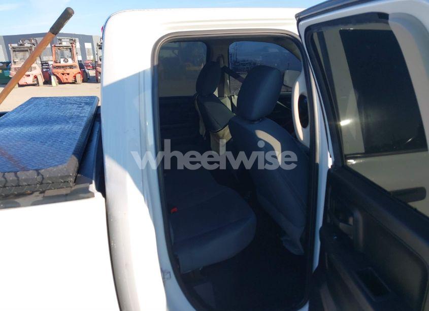 Photo 8 of 2018 Ram 1500 EXPRESS QUAD CAB 4X2 6'4 BOX (VIN 1C6RR6FT1JS244870)