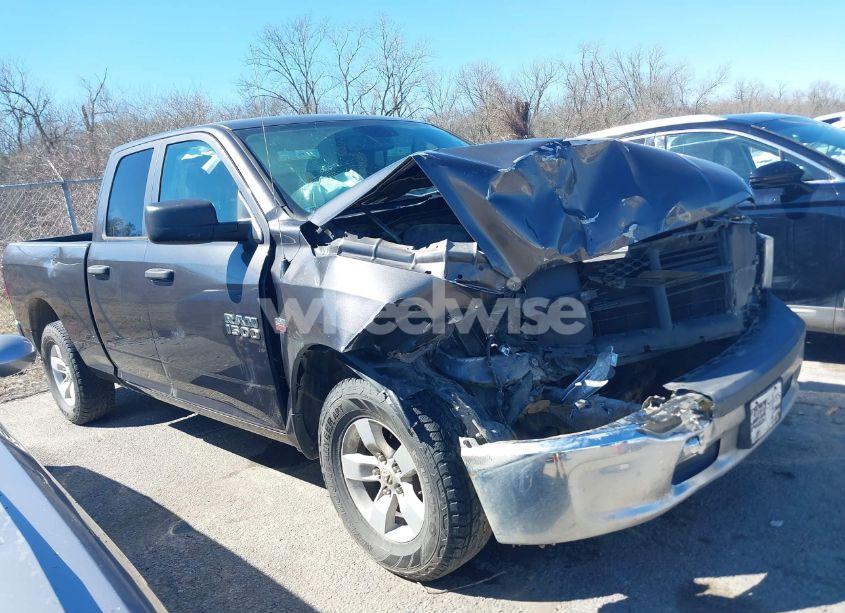 2018 Ram 1500 TRADESMAN 4X2 6'4 BOX (VIN 1C6RR6FT1JS279988) main photo