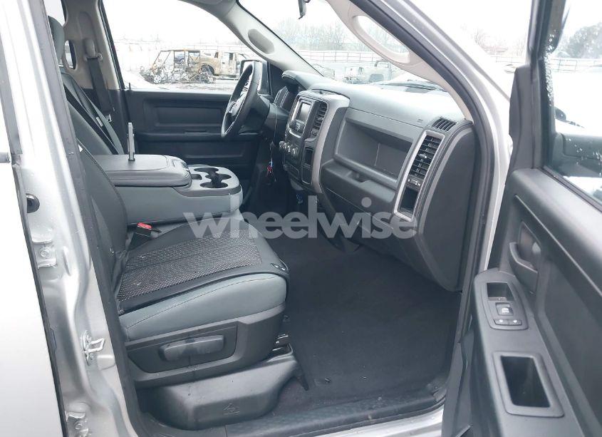 Photo 5 of 2018 Ram 1500 EXPRESS QUAD CAB 4X2 6'4 BOX (VIN 1C6RR6FT3JS339706)