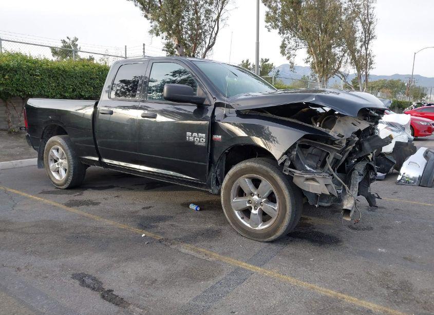 2019 Ram 1500 CLASSIC EXPRESS 4X2 6'4 BOX (VIN 1C6RR6FT3KS545741) main photo