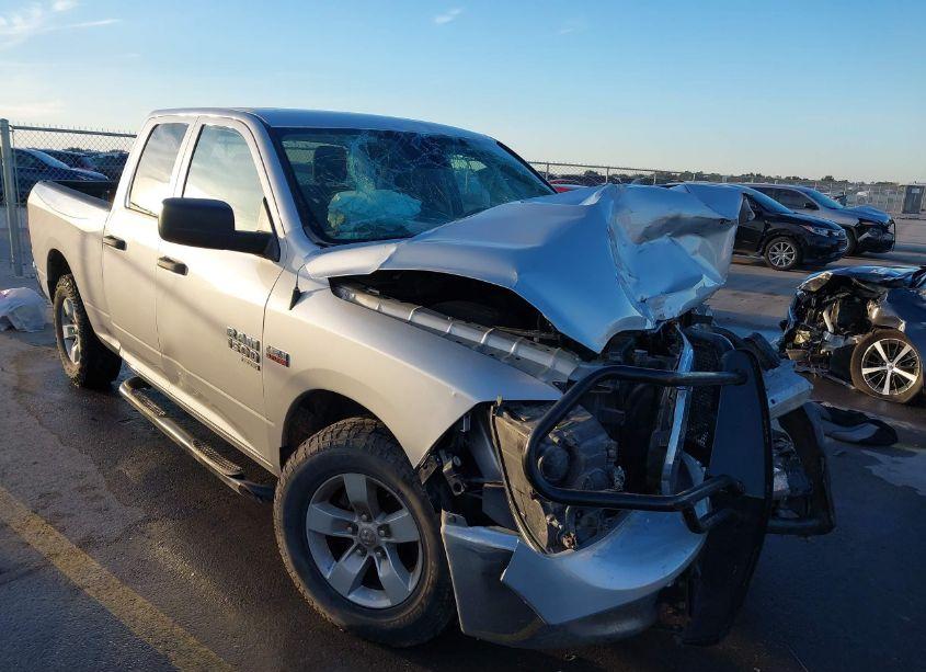 2019 Ram 1500 CLASSIC TRADESMAN 4X2 6'4 BOX (VIN 1C6RR6FT4KS572530) main photo