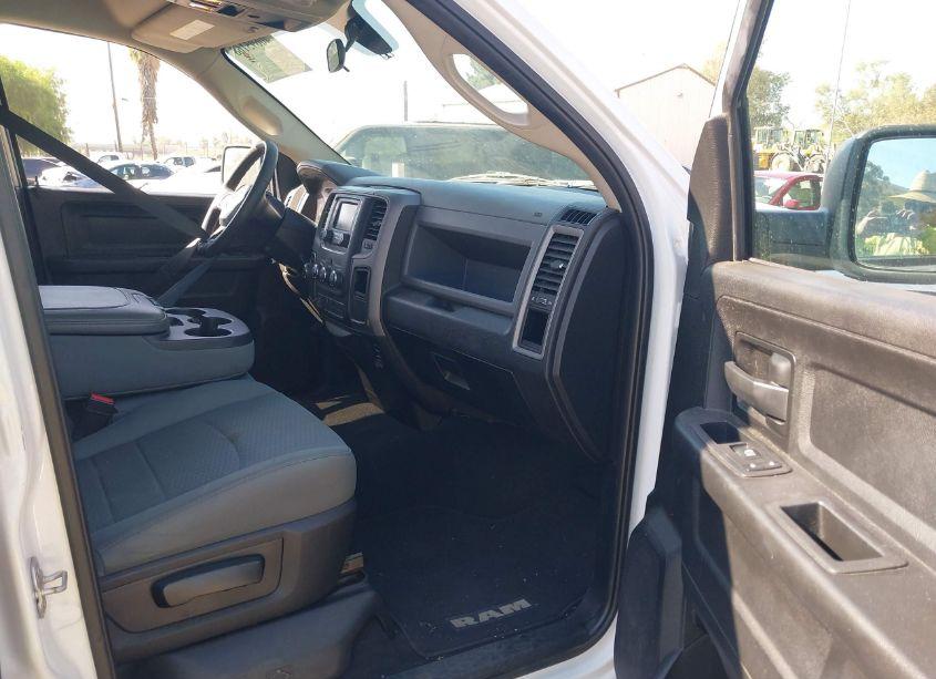 Photo 5 of 2019 Ram 1500 CLASSIC EXPRESS 4X2 6'4 BOX (VIN 1C6RR6FT5KS515088)