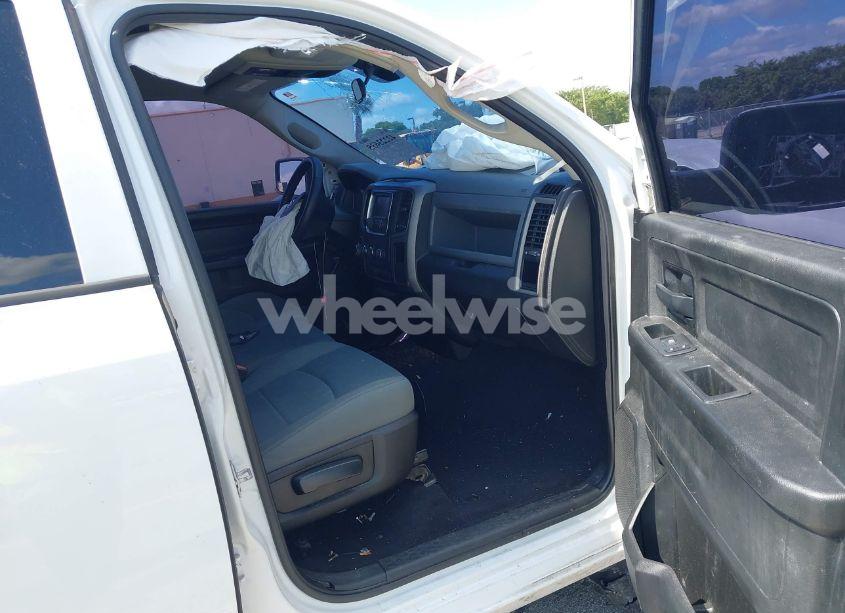 Photo 5 of 2019 Ram 1500 CLASSIC EXPRESS 4X2 6'4 BOX (VIN 1C6RR6FT6KS545782)