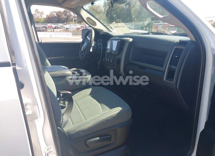 Photo 5 of 2018 Ram 1500 EXPRESS 4X2 6'4 BOX (VIN 1C6RR6FT8JS149433)