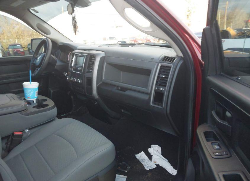 Photo 5 of 2018 Ram 1500 EXPRESS 4X2 6'4 BOX (VIN 1C6RR6FT9JS322649)