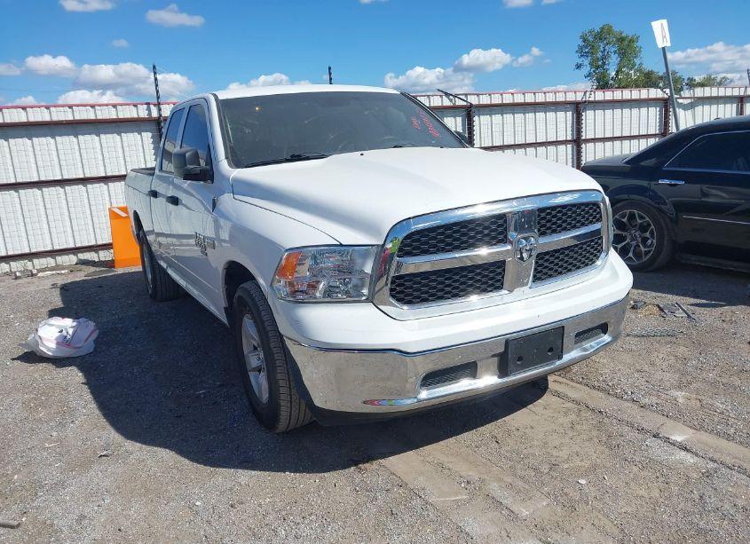 2019 Ram 1500 CLASSIC TRADESMAN QUAD CAB 4X2 6'4 BOX (VIN 1C6RR6FT9KS702141) main photo