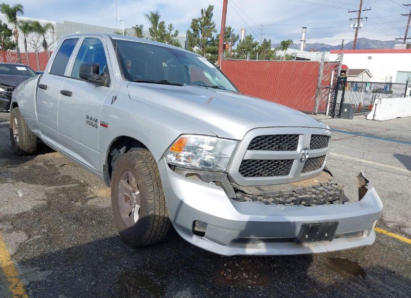 2018 Ram 1500 EXPRESS 4X2 6'4 BOX (VIN 1C6RR6FTXJS249176) main photo