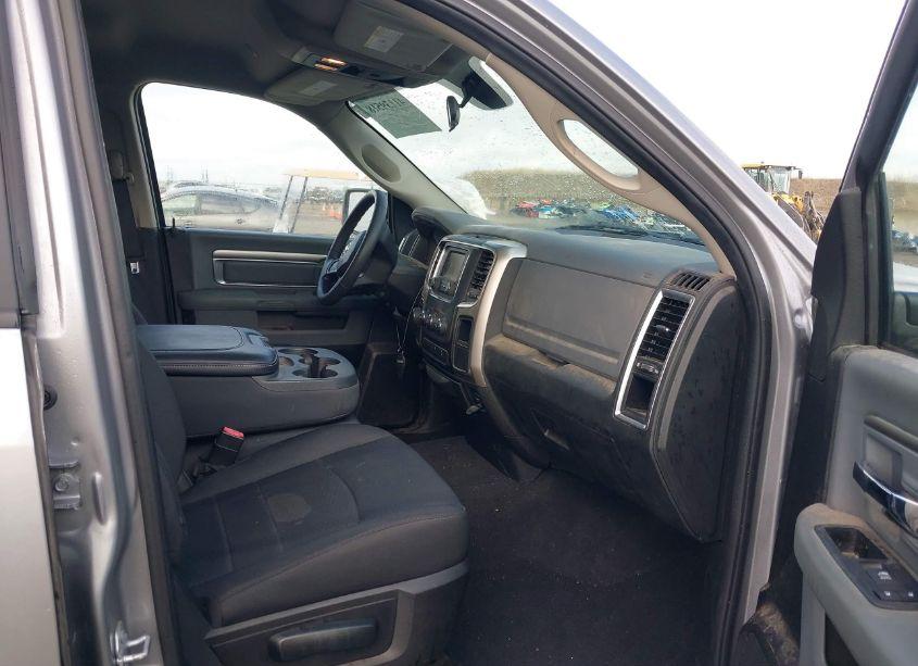 Photo 5 of 2019 Ram 1500 CLASSIC WARLOCK 4X2 6'4 BOX (VIN 1C6RR6GG5KS636852)