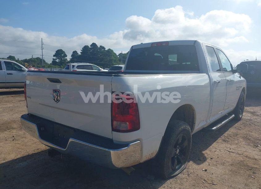 Photo 4 of 2018 Ram 1500 SLT QUAD CAB 4X2 6'4 BOX (VIN 1C6RR6GT1JS131550)