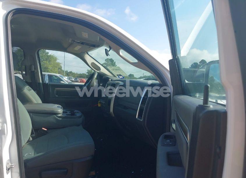 Photo 5 of 2018 Ram 1500 SLT QUAD CAB 4X2 6'4 BOX (VIN 1C6RR6GT1JS131550)