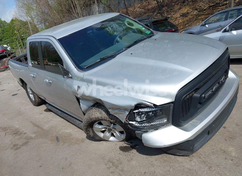 2017 Ram 1500 SLT 4X2 6'4 BOX (VIN 1C6RR6GT7HS520333) main photo