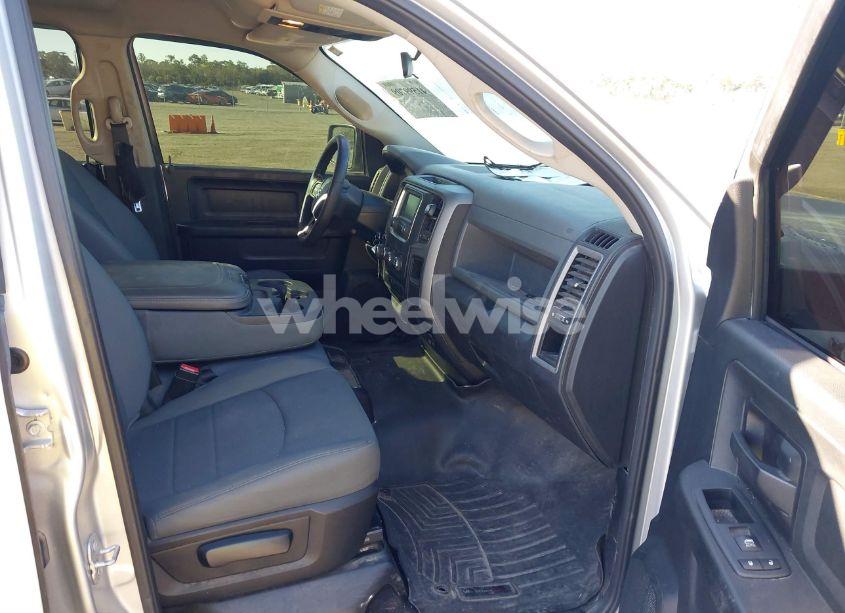 Photo 5 of 2018 Ram 1500 EXPRESS 4X2 5'7 BOX (VIN 1C6RR6KG0JS284186)