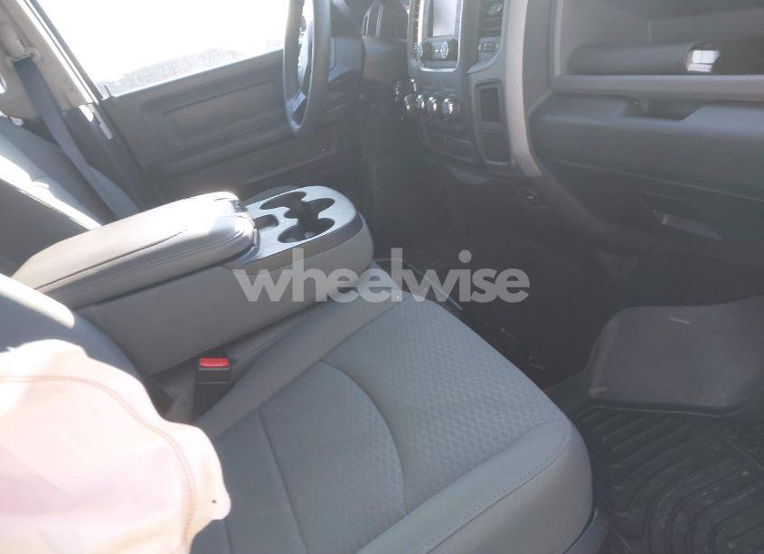 Photo 5 of 2018 Ram 1500 EXPRESS 4X2 5'7 BOX (VIN 1C6RR6KG5JS304593)