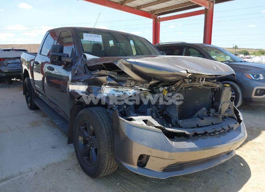 2018 Ram 1500 EXPRESS 4X2 5'7 BOX (VIN 1C6RR6KT3JS305402) main photo