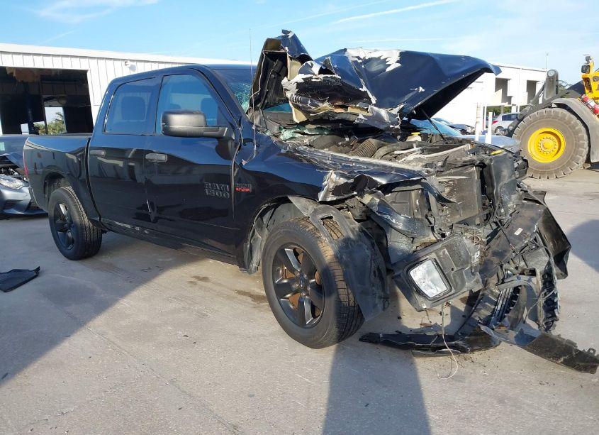 2018 Ram 1500 EXPRESS 4X2 5'7 BOX (VIN 1C6RR6KT6JS305152) main photo