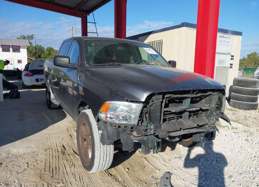 2018 Ram 1500 EXPRESS 4X2 5'7 BOX (VIN 1C6RR6KT9JS305386) main photo