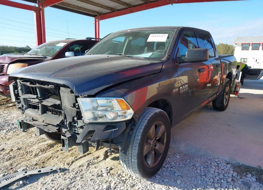 Photo 2 of 2018 Ram 1500 EXPRESS 4X2 5'7 BOX (VIN 1C6RR6KT9JS305386)