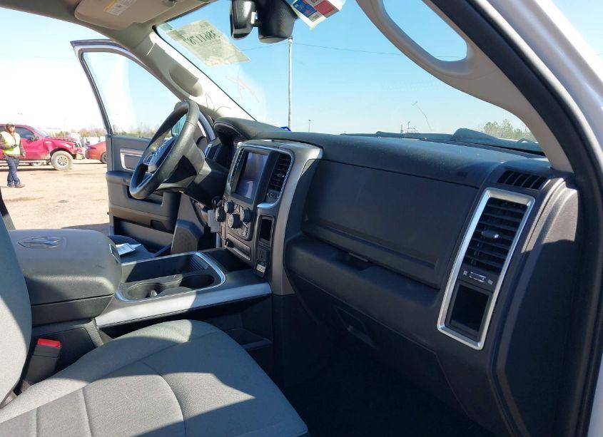 Photo 5 of 2022 Ram 1500 CLASSIC (VIN 1C6RR6LG3NS192641)