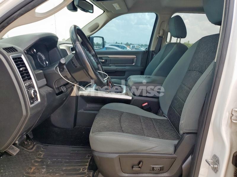 Photo 8 of 2019 RAM 1500 CLASSIC SLT (VIN 1C6RR6LT1KS546035)