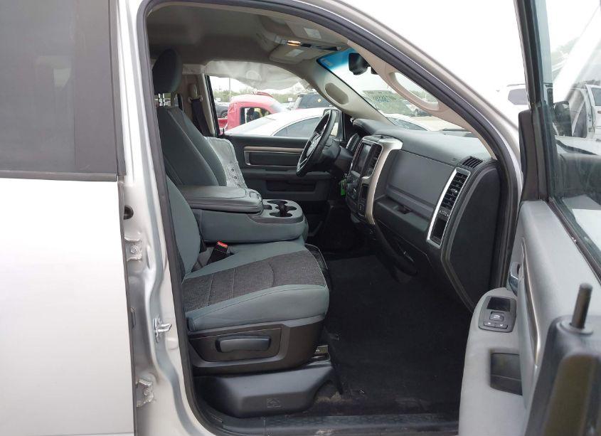 Photo 5 of 2019 Ram 1500 CLASSIC SLT 4X2 5'7 BOX (VIN 1C6RR6LT1KS549145)