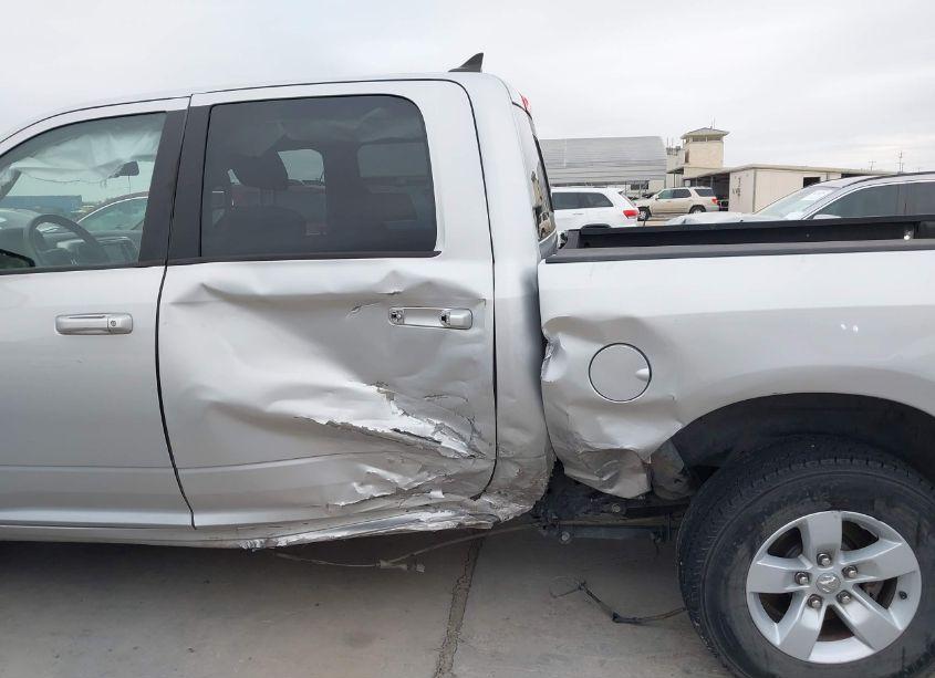 Photo 6 of 2019 Ram 1500 CLASSIC SLT 4X2 5'7 BOX (VIN 1C6RR6LT1KS549145)