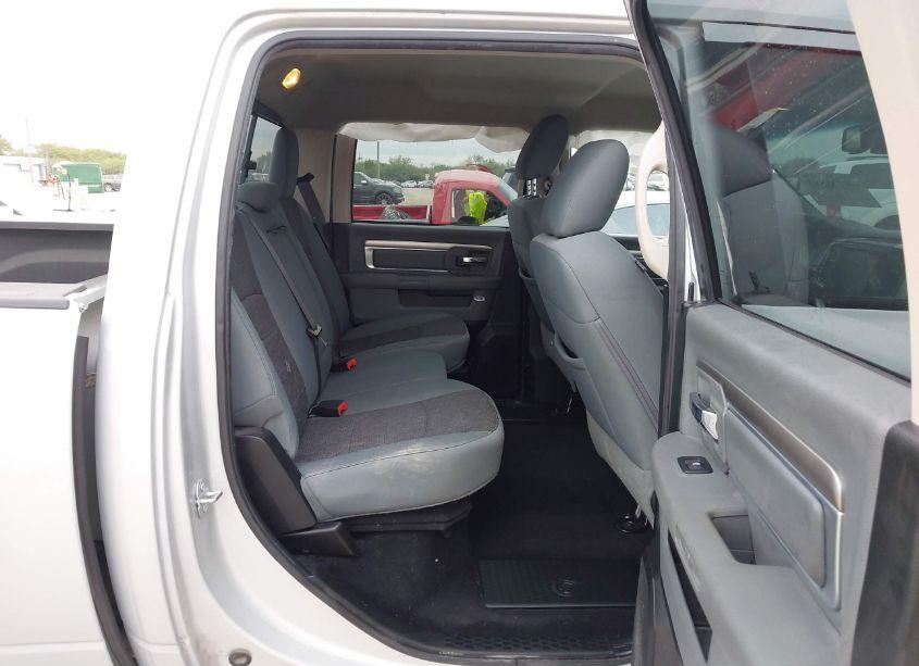 Photo 8 of 2019 Ram 1500 CLASSIC SLT 4X2 5'7 BOX (VIN 1C6RR6LT1KS549145)