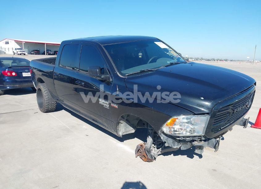 2019 Ram 1500 CLASSIC SLT 4X2 6'4 BOX (VIN 1C6RR6TT0KS572044) main photo