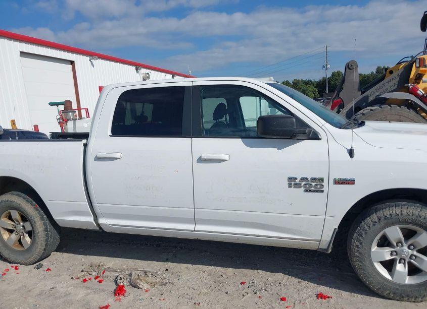 Photo 14 of 2019 Ram 1500 CLASSIC SLT 4X2 6'4 BOX (VIN 1C6RR6TT2KS706889)