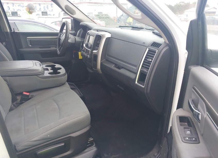 Photo 5 of 2019 Ram 1500 CLASSIC SLT 4X2 6'4 BOX (VIN 1C6RR6TT2KS706889)