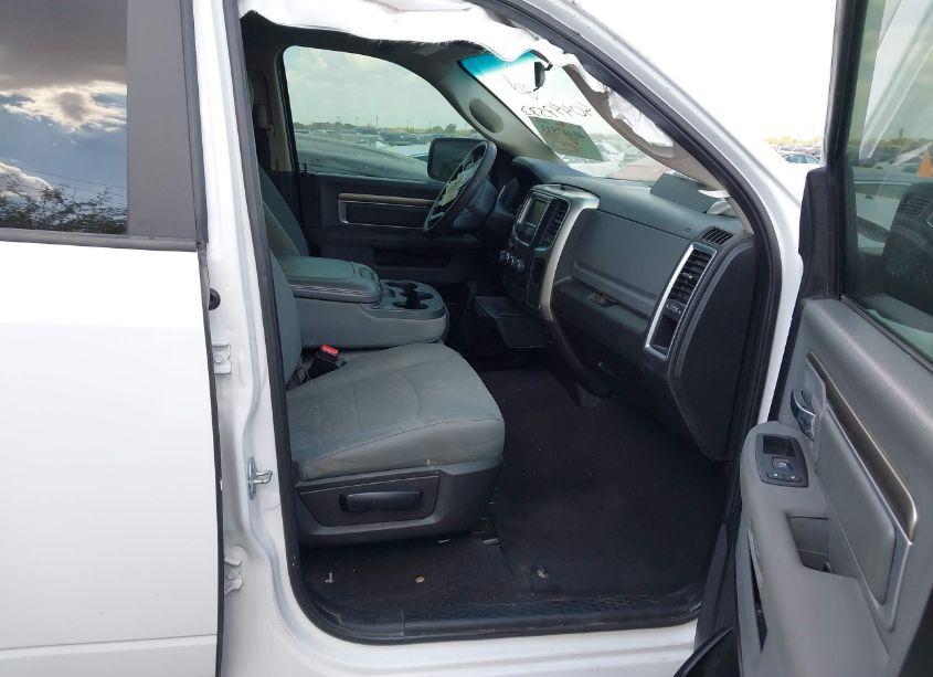 Photo 5 of 2019 Ram 1500 CLASSIC SLT (VIN 1C6RR6TT3KS512291)