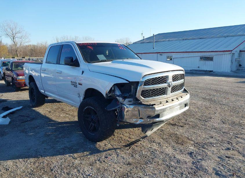 2019 Ram 1500 CLASSIC SLT 4X2 6'4 BOX (VIN 1C6RR6TT3KS613086) main photo