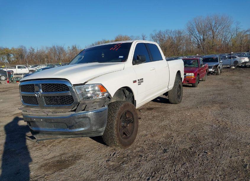Photo 2 of 2019 Ram 1500 CLASSIC SLT 4X2 6'4 BOX (VIN 1C6RR6TT3KS613086)
