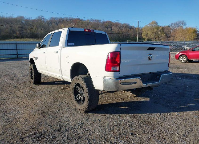 Photo 3 of 2019 Ram 1500 CLASSIC SLT 4X2 6'4 BOX (VIN 1C6RR6TT3KS613086)