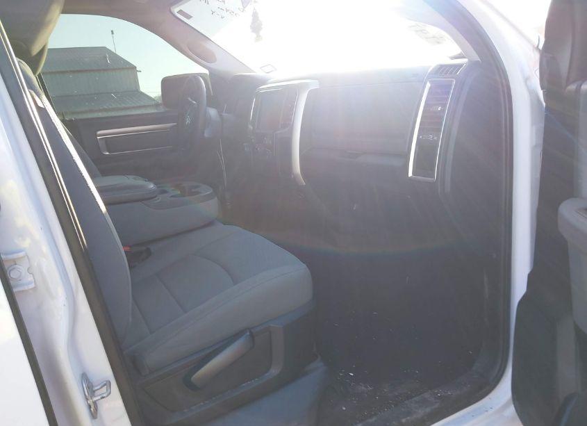 Photo 5 of 2019 Ram 1500 CLASSIC SLT 4X2 6'4 BOX (VIN 1C6RR6TT3KS613086)