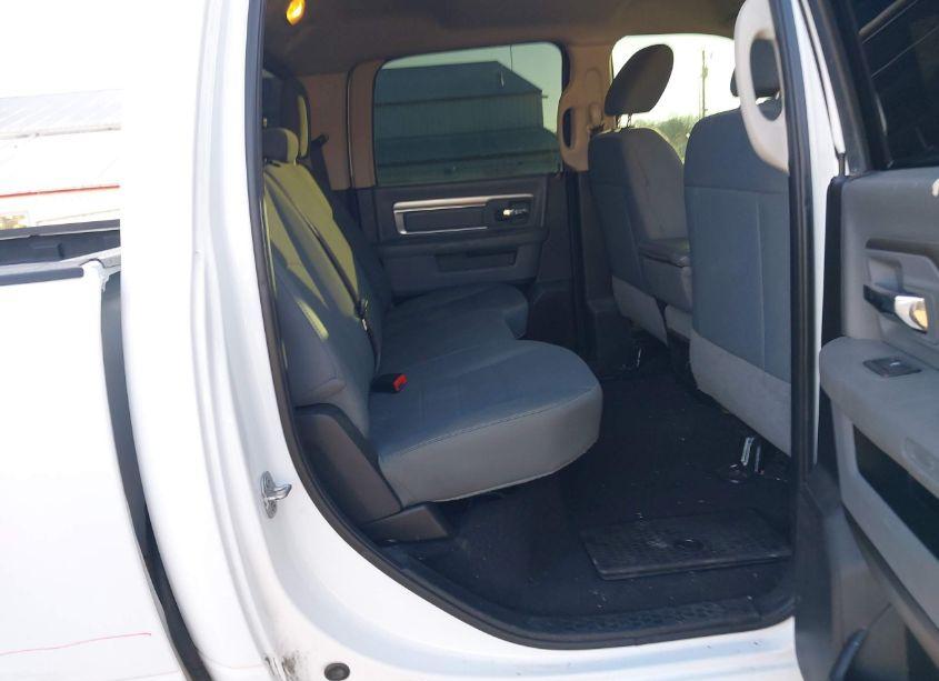 Photo 8 of 2019 Ram 1500 CLASSIC SLT 4X2 6'4 BOX (VIN 1C6RR6TT3KS613086)