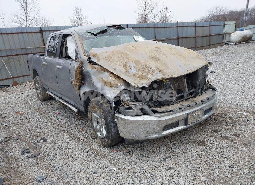 2019 Ram 1500 CLASSIC SLT 4X2 6'4 BOX (VIN 1C6RR6TT3KS682487) main photo