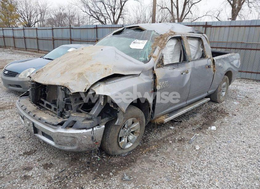 Photo 2 of 2019 Ram 1500 CLASSIC SLT 4X2 6'4 BOX (VIN 1C6RR6TT3KS682487)