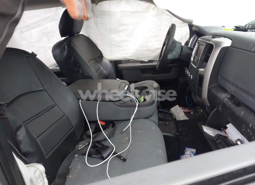 Photo 5 of 2019 Ram 1500 CLASSIC SLT 4X2 6'4 BOX (VIN 1C6RR6TT3KS682487)