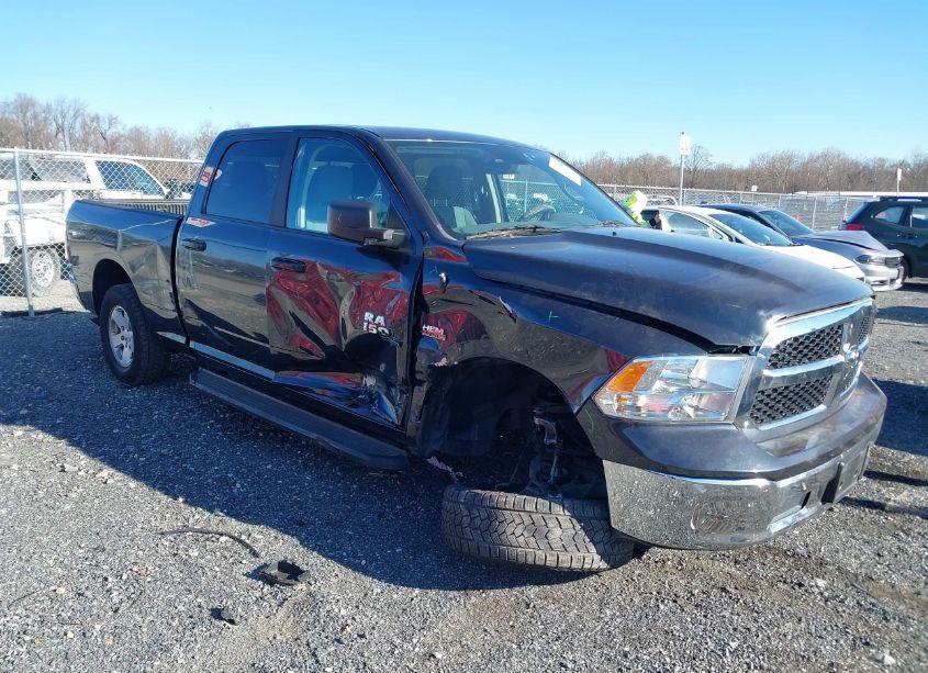 2019 Ram 1500 CLASSIC SLT 4X2 6'4 BOX (VIN 1C6RR6TT4KS584634) main photo