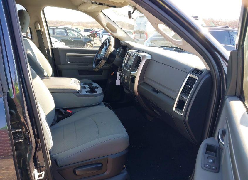 Photo 5 of 2019 Ram 1500 CLASSIC SLT 4X2 6'4 BOX (VIN 1C6RR6TT4KS584634)