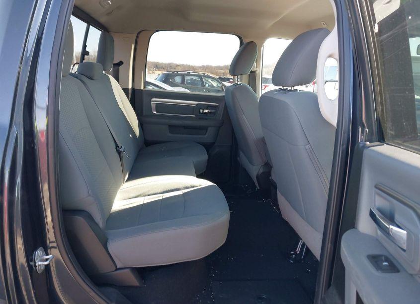 Photo 8 of 2019 Ram 1500 CLASSIC SLT 4X2 6'4 BOX (VIN 1C6RR6TT4KS584634)