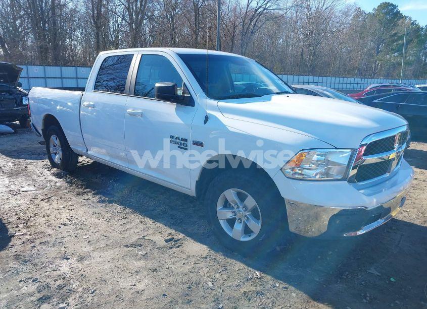 2019 Ram 1500 CLASSIC SLT 4X2 6'4 BOX (VIN 1C6RR6TT4KS600346) main photo