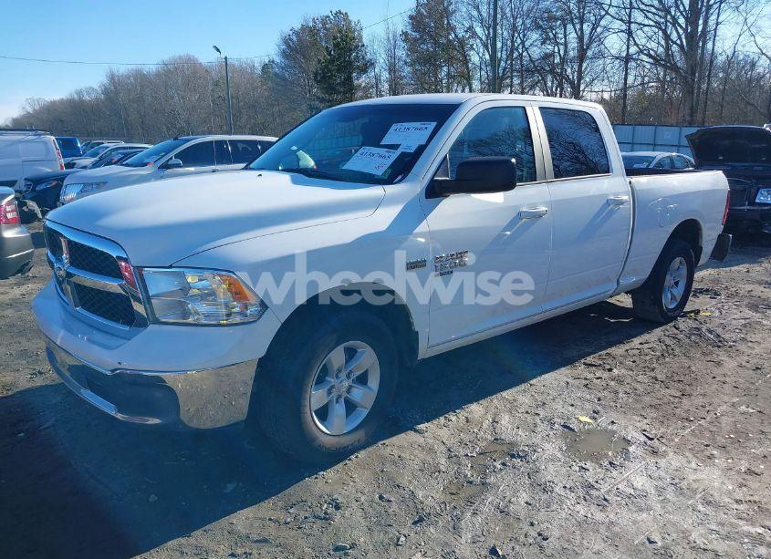 Photo 2 of 2019 Ram 1500 CLASSIC SLT 4X2 6'4 BOX (VIN 1C6RR6TT4KS600346)