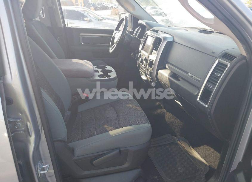 Photo 5 of 2019 Ram 1500 CLASSIC (VIN 1C6RR6TT4KS711138)