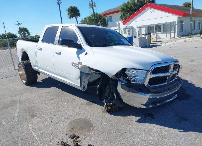 2020 Ram 1500 CLASSIC SLT 4X2 6'4 BOX (VIN 1C6RR6TT4LS133902) main photo