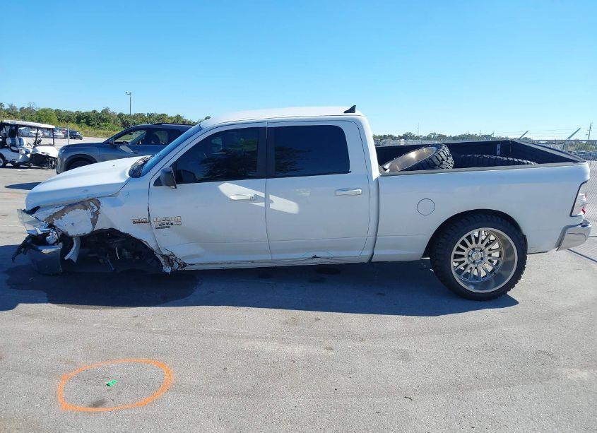 Photo 15 of 2020 Ram 1500 CLASSIC SLT 4X2 6'4 BOX (VIN 1C6RR6TT4LS133902)