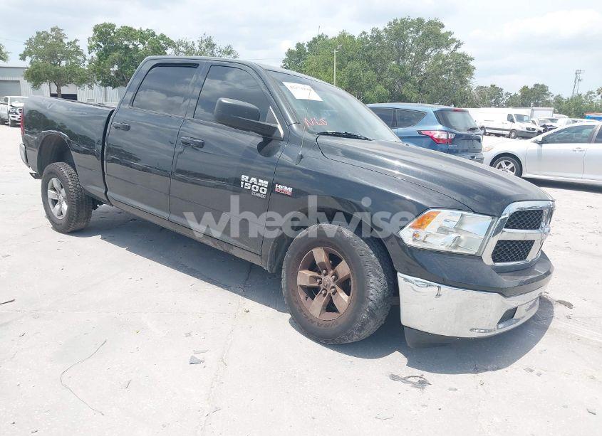 2019 Ram 1500 CLASSIC SLT 4X2 6'4 BOX (VIN 1C6RR6TT5KS561556) main photo