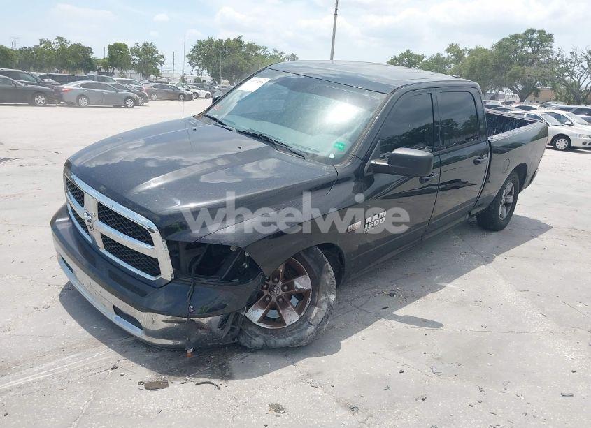 Photo 2 of 2019 Ram 1500 CLASSIC SLT 4X2 6'4 BOX (VIN 1C6RR6TT5KS561556)